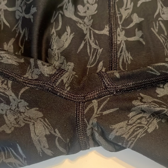 Fabletics Black Petal Define PowerHold® Mid-Rise Legging Size L - Picture 9 of 12